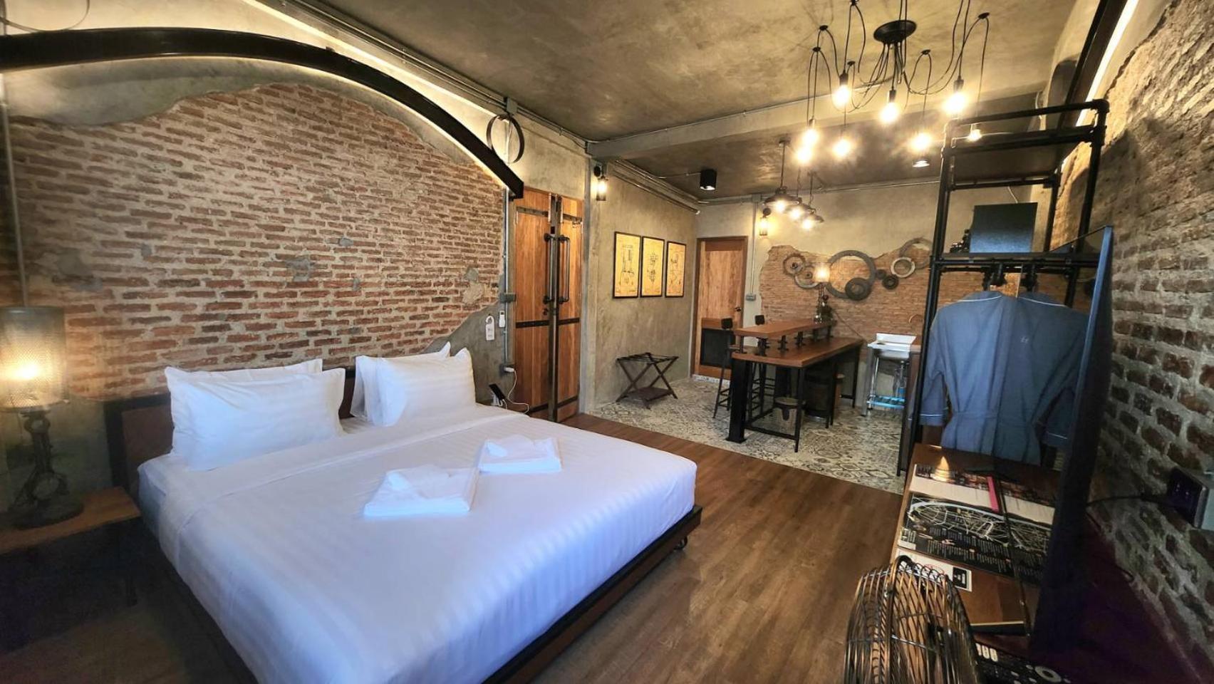 House Of Machine Boutique Hotel Bangkok Exterior photo